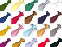 Различни цветове вратовръзки за малки джентълмени