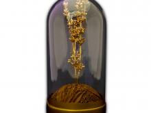 Позлатена българска лавандула под стъклен купол