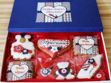 Кутия ръчно моделирани сладки Пресиян