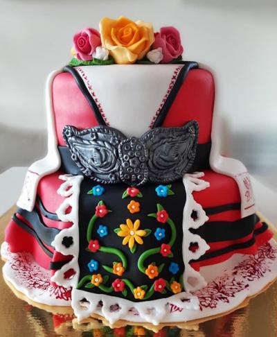 Торта детска народна носия за момиче
